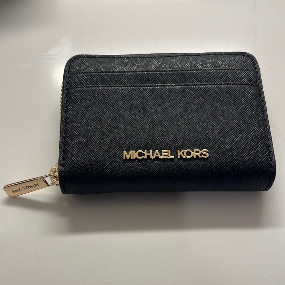 Michael Kors Black Credit Card Wallet Zip Around (new with box)